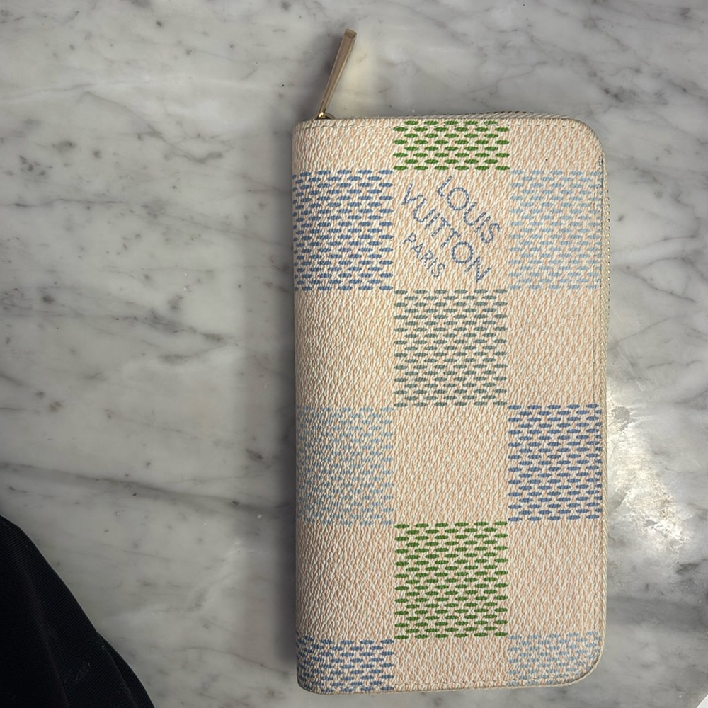 Lv wallet